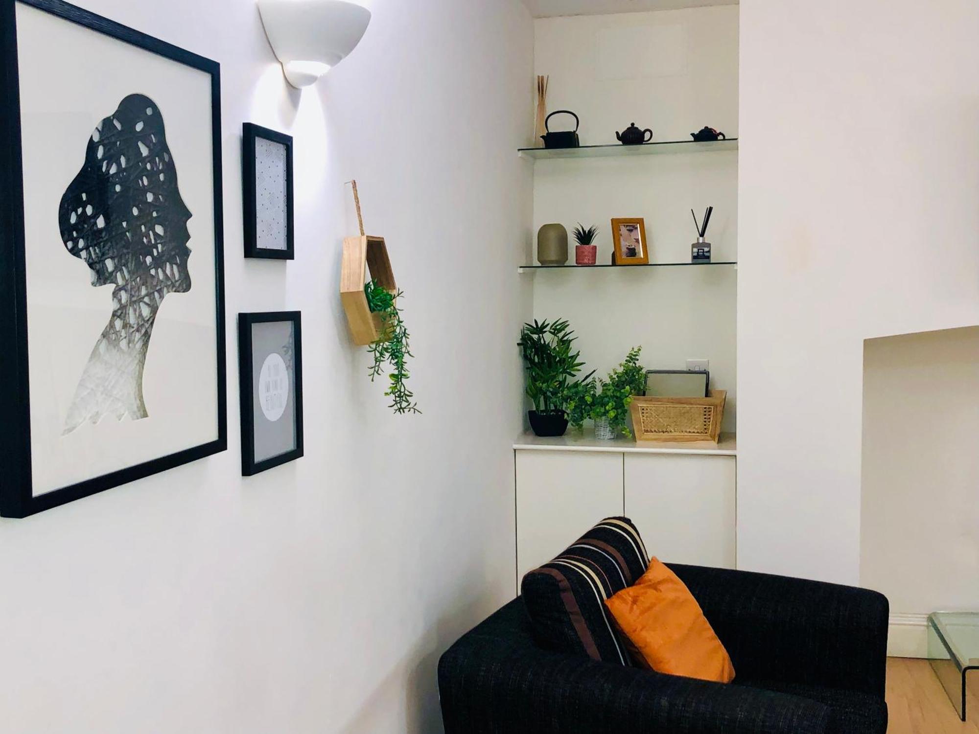 Contemporary Large In An Ideal Location